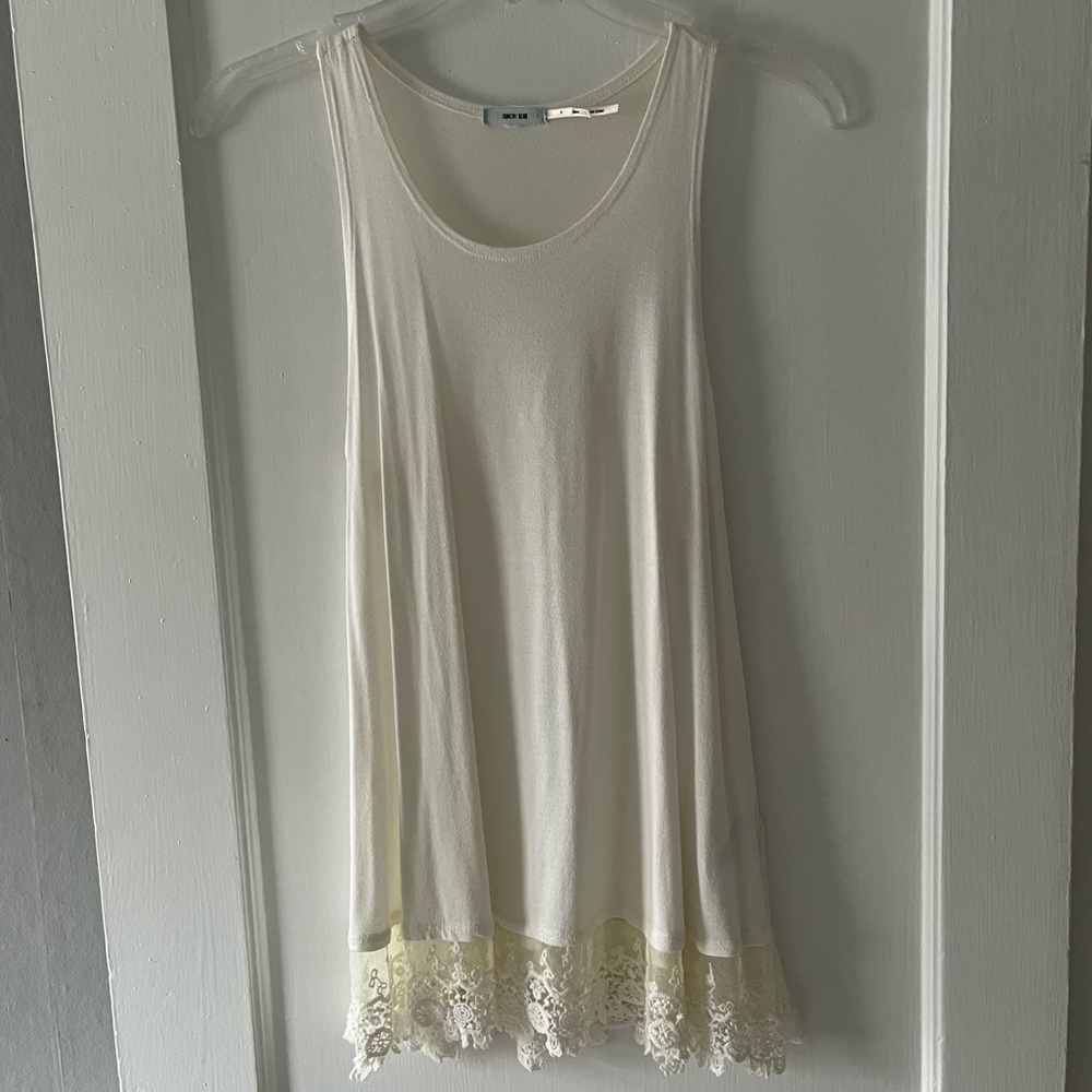 Beautiful lace Kimchi Blue tank